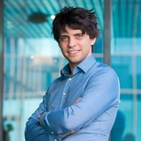 Adrian Simionescu Expert Inteligență Artificială | Fondator SmileSIM