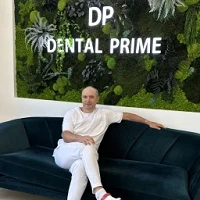 Fotografie medic stomatolog Dr. Paul Oltean