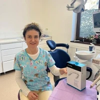 Fotografie medic stomatolog Dr. Valeria Voculescu